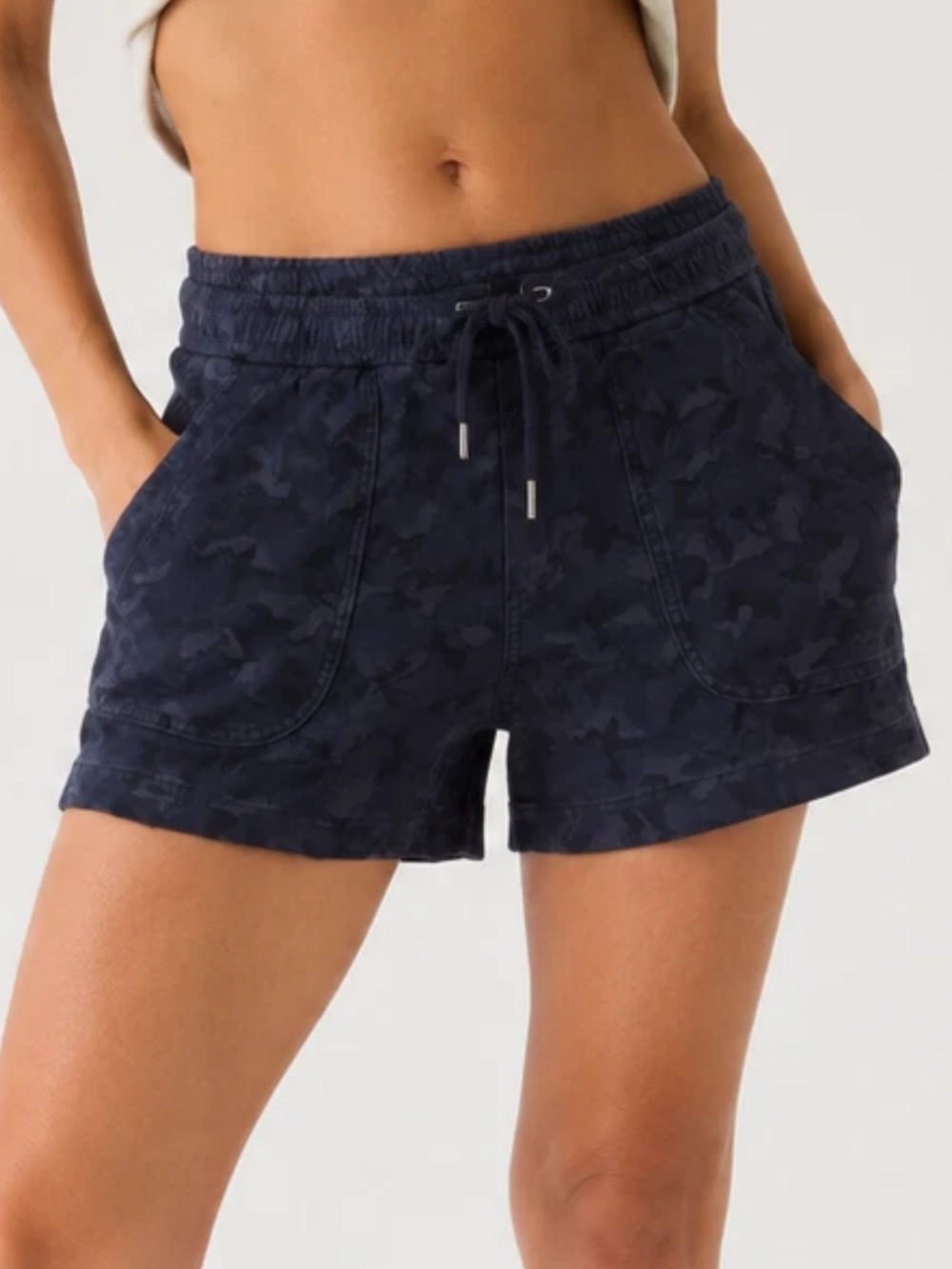 Athleta camo farallon shorts